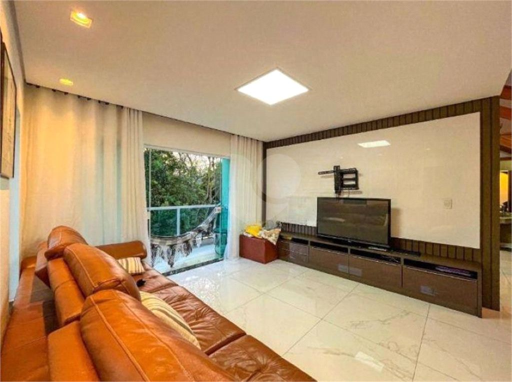 Casa Alto Padrão à Venda ou Locação na Serra da Cantareira | 1000 m² |  4 suítes | 6 vagas!