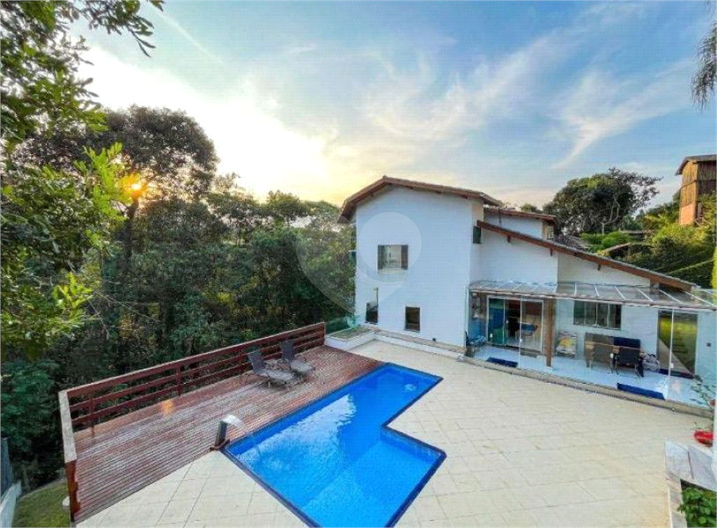 Casa Alto Padrão à Venda ou Locação na Serra da Cantareira | 1000 m² |  4 suítes | 6 vagas!
