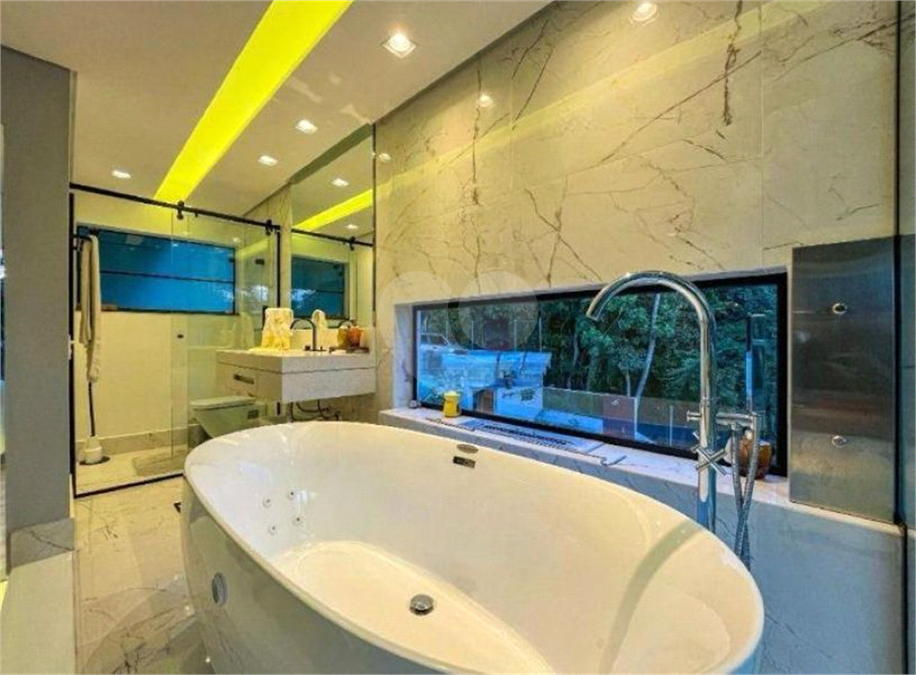 Casa Alto Padrão à Venda ou Locação na Serra da Cantareira | 1000 m² |  4 suítes | 6 vagas!