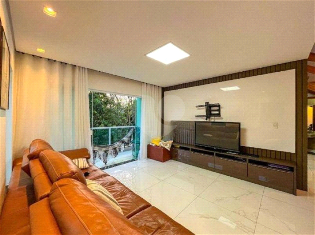 Casa Alto Padrão à Venda ou Locação na Serra da Cantareira | 1000 m² |  4 suítes | 6 vagas!