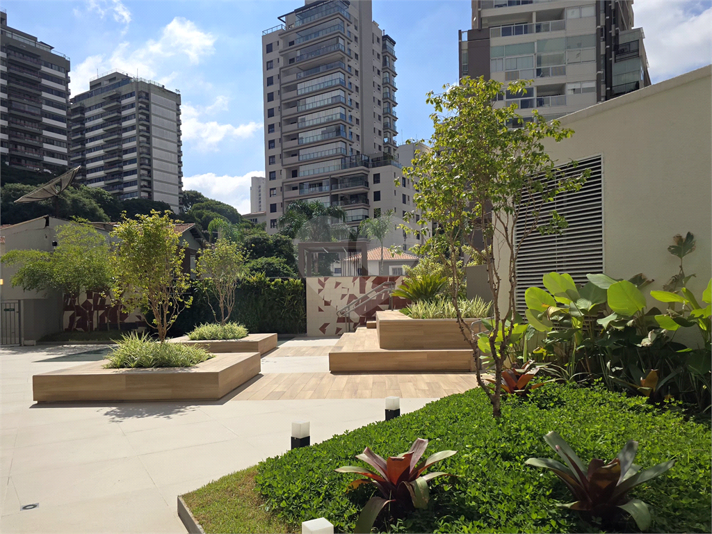 Studio mobiliado ao lado do Metrô Vila Madalena andar alto varanda