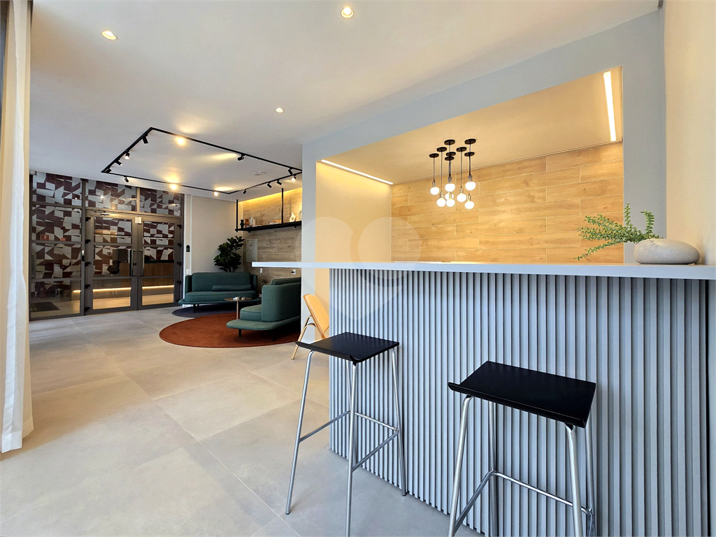 Studio mobiliado ao lado do Metrô Vila Madalena andar alto varanda