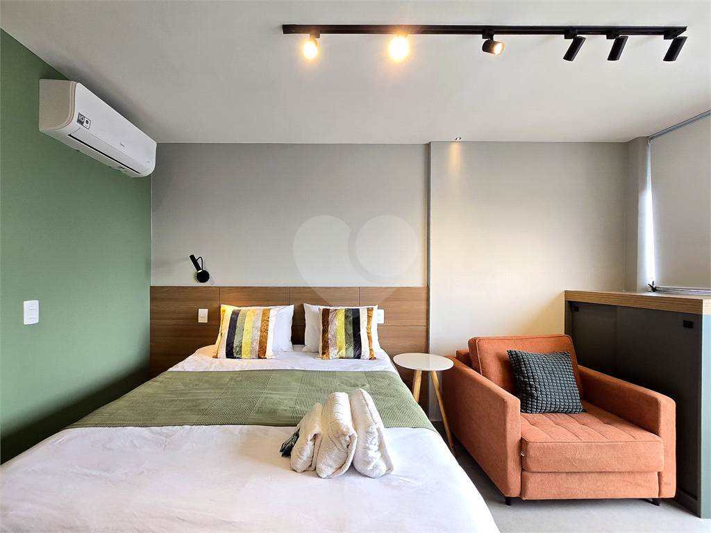 Studio mobiliado ao lado do Metrô Vila Madalena andar alto varanda