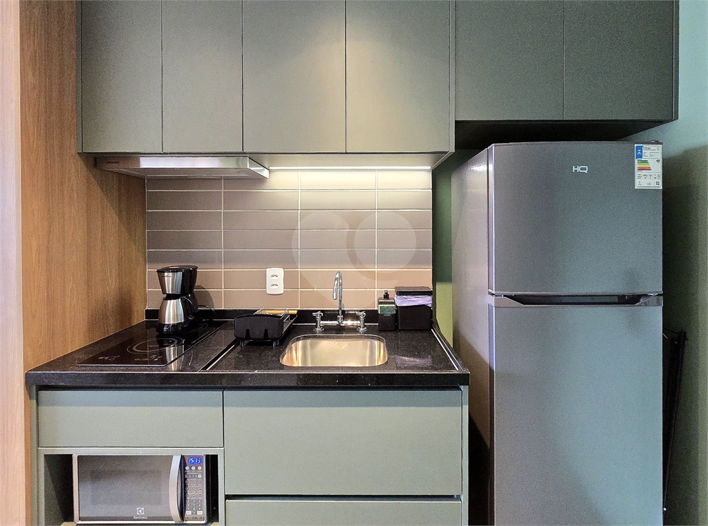 Studio mobiliado ao lado do Metrô Vila Madalena andar alto varanda