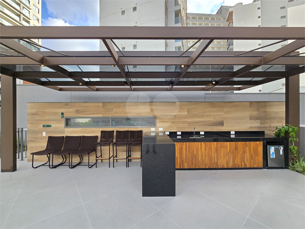 Studio mobiliado ao lado do Metrô Vila Madalena andar alto varanda