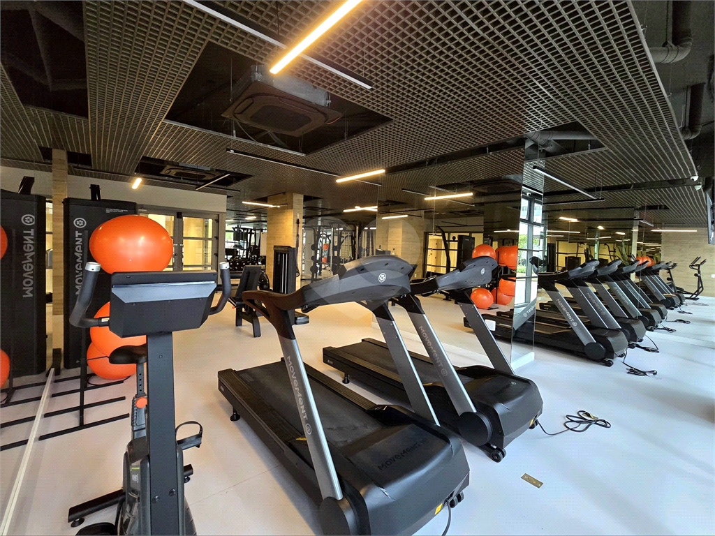 Studio mobiliado ao lado do Metrô Vila Madalena andar alto varanda