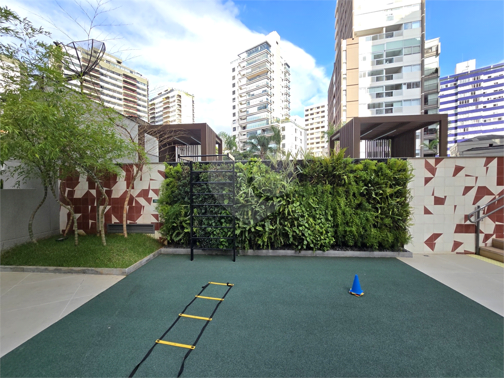 Studio mobiliado ao lado do Metrô Vila Madalena andar alto varanda