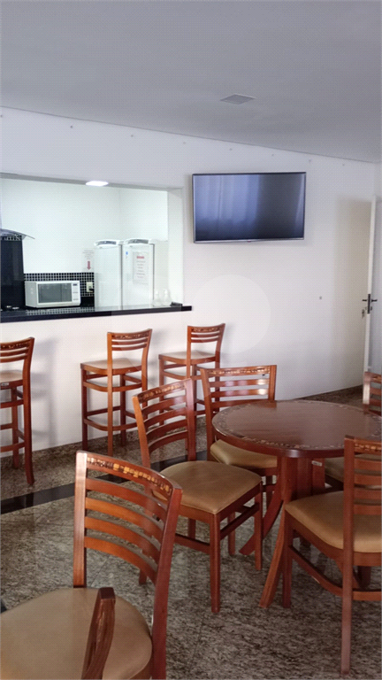 Apartamento no Tatuapé – 83m², 3 quartos (1 suíte), varanda com vidro, 2 vagas e lazer completo próximo ao Metrô Carrão