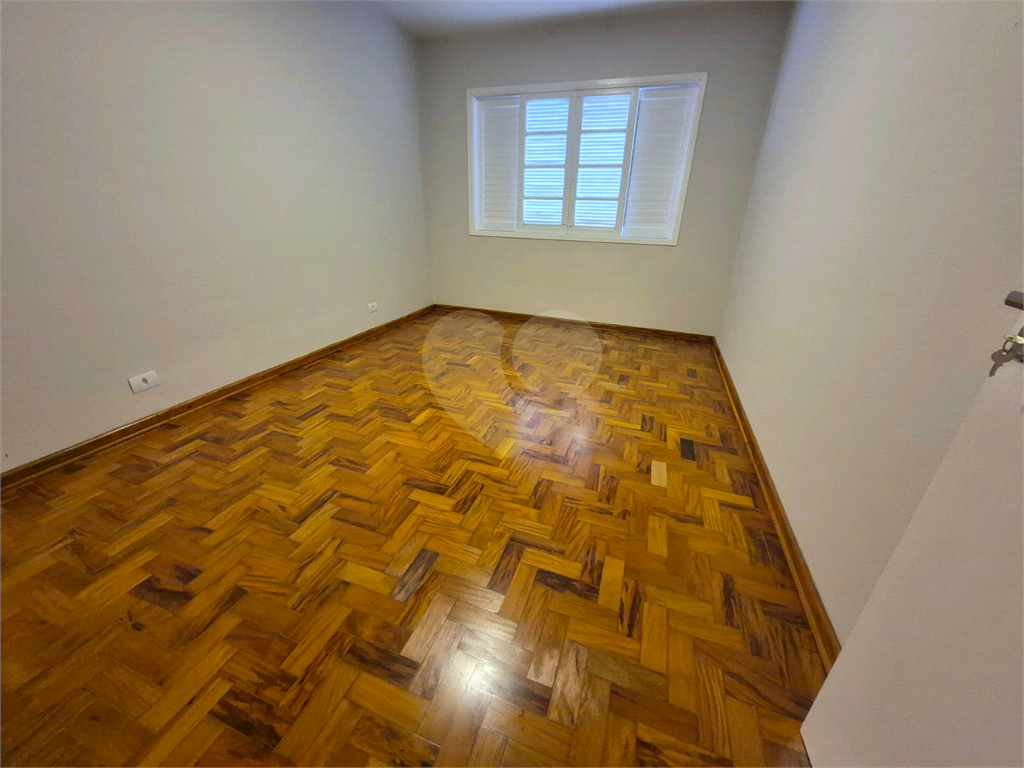 Sobrado, 3 Dormitórios, 2 Banheiros, 2 Vagas. Vila Constância