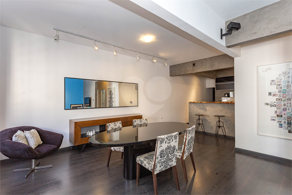 Apartamento Reformado e Mobiliado na Vila Mariana 100m² e 1 vaga. 