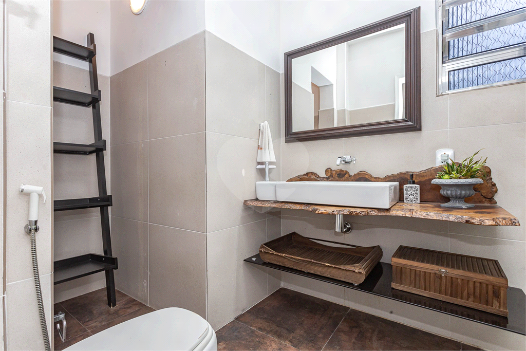 Apartamento Reformado e Mobiliado na Vila Mariana 100m² e 1 vaga. 