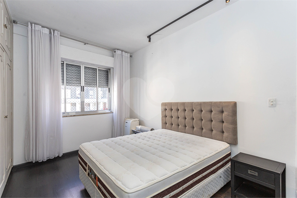 Apartamento Reformado e Mobiliado na Vila Mariana 100m² e 1 vaga. 