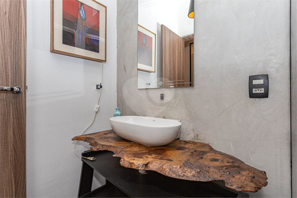 Apartamento Reformado e Mobiliado na Vila Mariana 100m² e 1 vaga. 