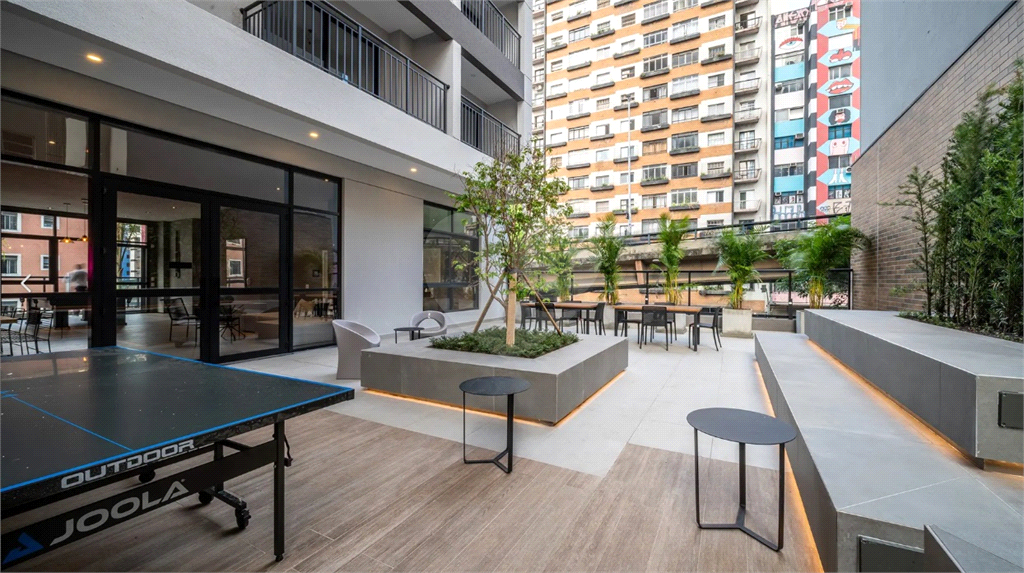 Conforto e Conveniência na Vila Buarque: Apartamento Mobiliado com Varanda e Lazer Completo