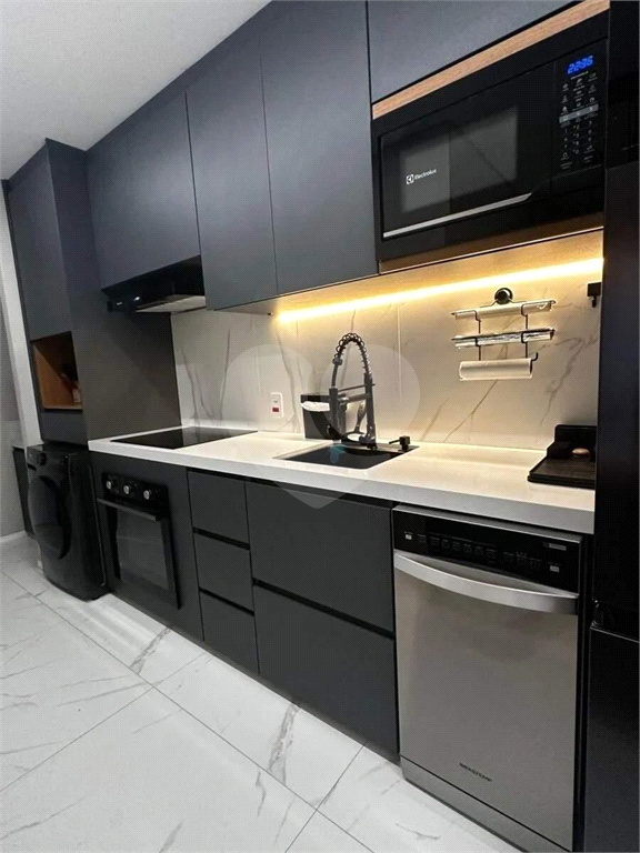 Conforto e Conveniência na Vila Buarque: Apartamento Mobiliado com Varanda e Lazer Completo