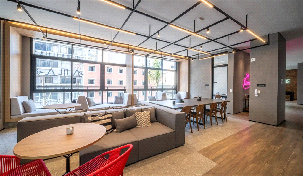 Conforto e Conveniência na Vila Buarque: Apartamento Mobiliado com Varanda e Lazer Completo