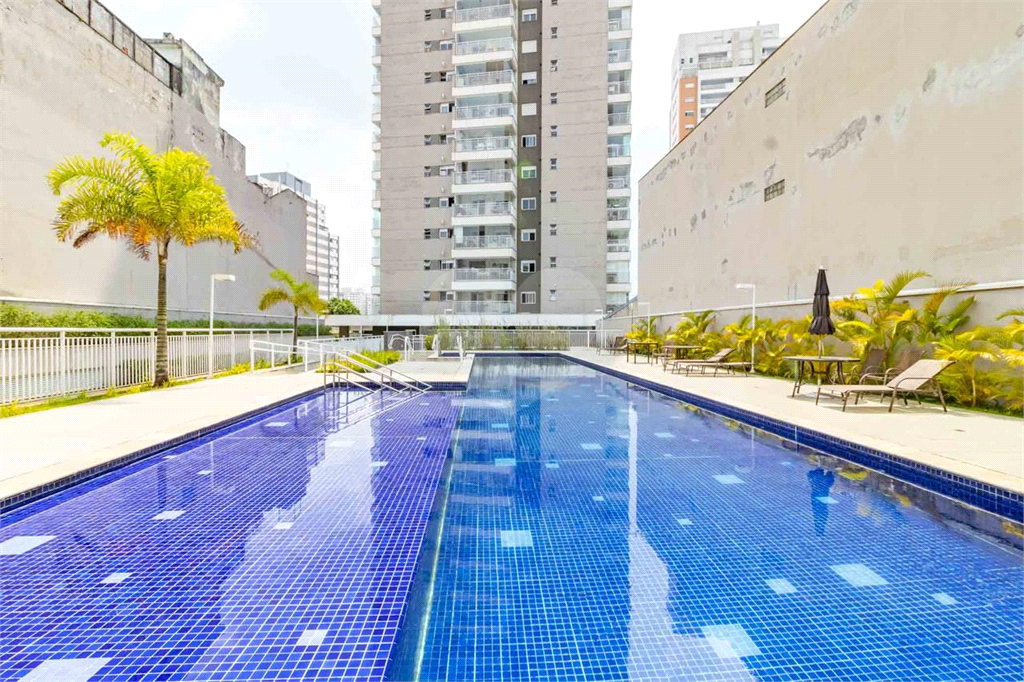 Apartamento 68m² na Aclimação – Sala Ampliada e 2 Vagas