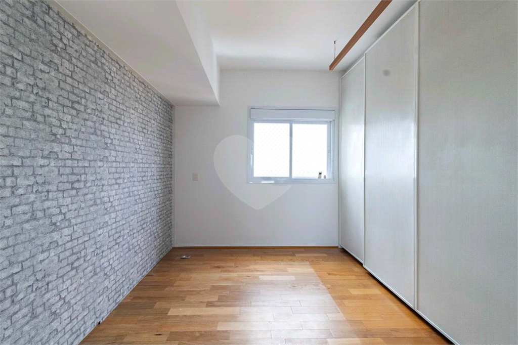 Apartamento 68m² na Aclimação – Sala Ampliada e 2 Vagas