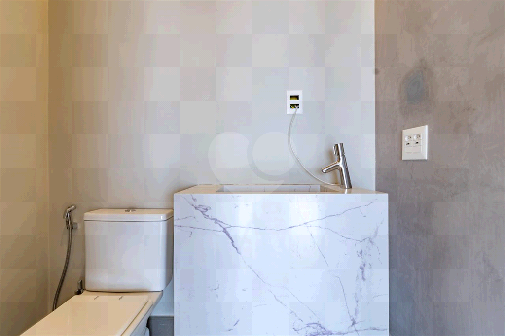 Apartamento 68m² na Aclimação – Sala Ampliada e 2 Vagas