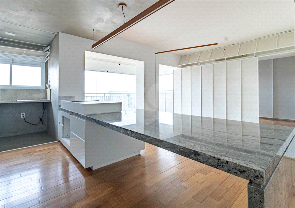 Apartamento 68m² na Aclimação – Sala Ampliada e 2 Vagas