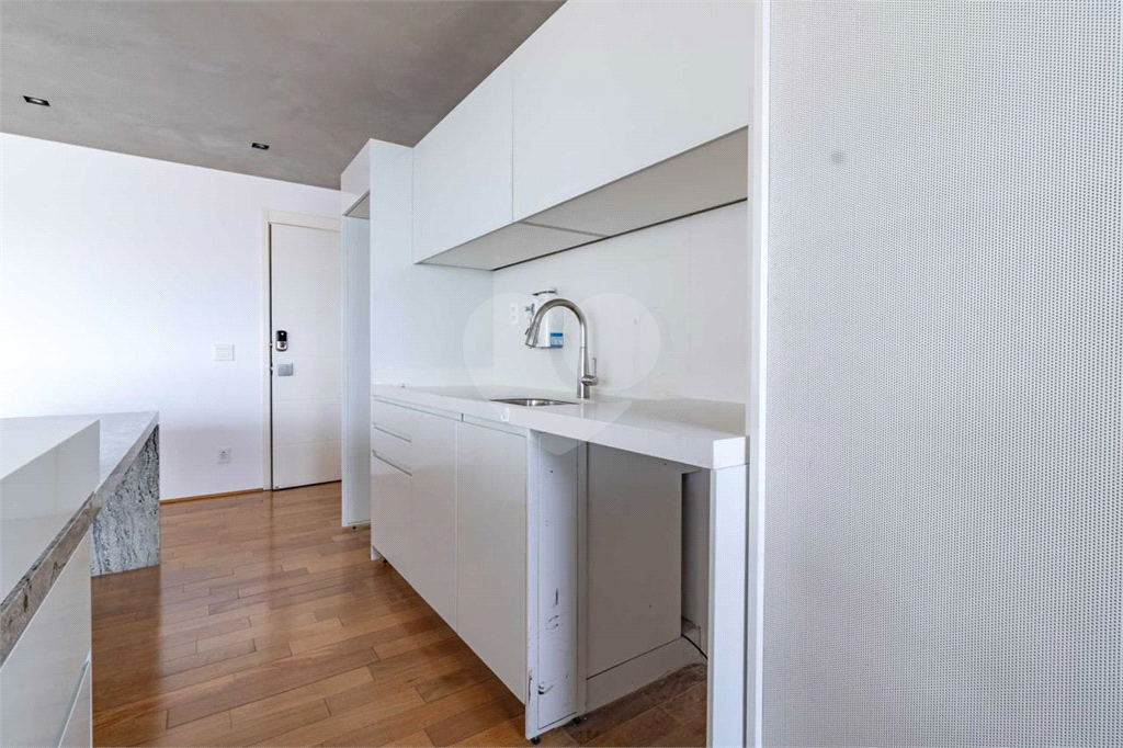 Apartamento 68m² na Aclimação – Sala Ampliada e 2 Vagas