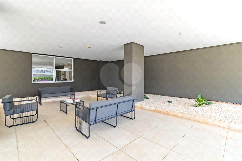 Apartamento 68m² na Aclimação – Sala Ampliada e 2 Vagas