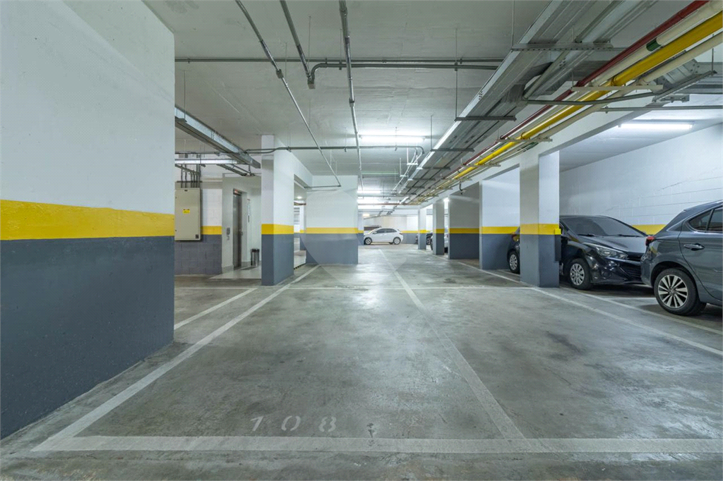 Apartamento 68m² na Aclimação – Sala Ampliada e 2 Vagas