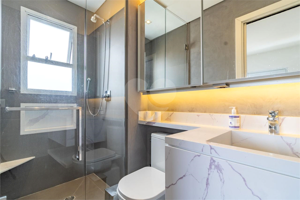 Apartamento 68m² na Aclimação – Sala Ampliada e 2 Vagas