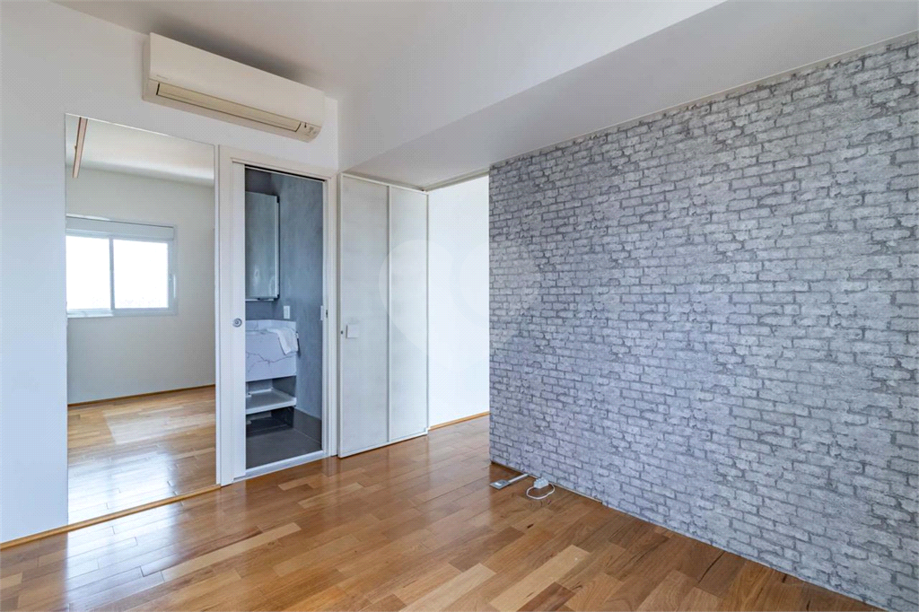 Apartamento 68m² na Aclimação – Sala Ampliada e 2 Vagas