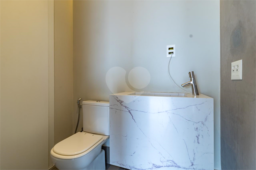 Apartamento 68m² na Aclimação – Sala Ampliada e 2 Vagas