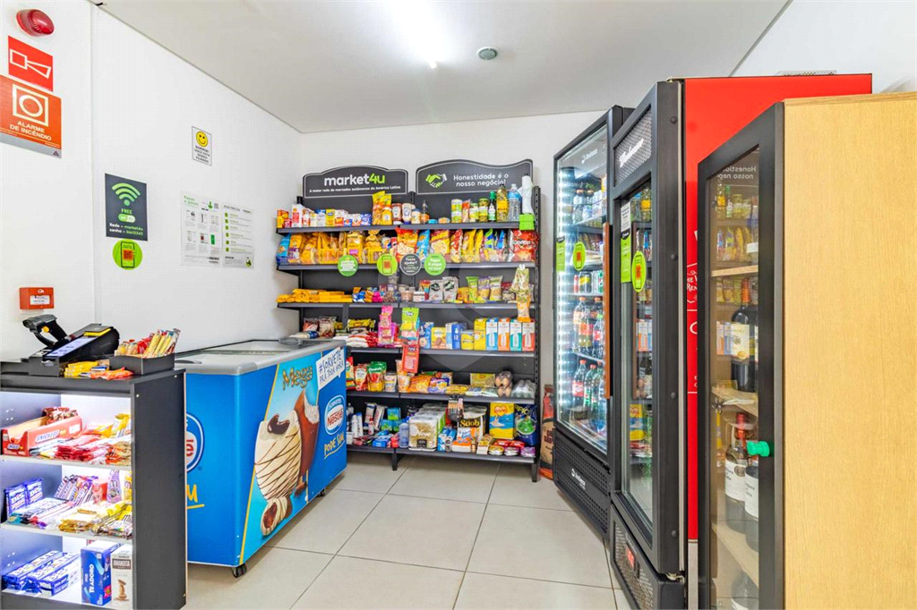 Apartamento 68m² na Aclimação – Sala Ampliada e 2 Vagas
