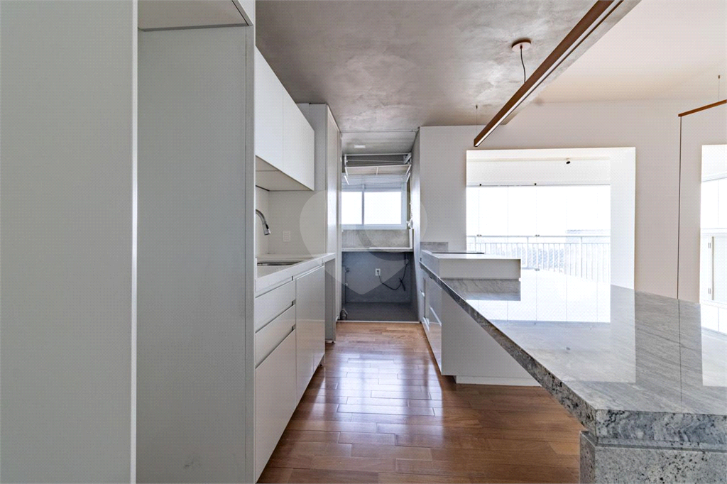 Apartamento 68m² na Aclimação – Sala Ampliada e 2 Vagas
