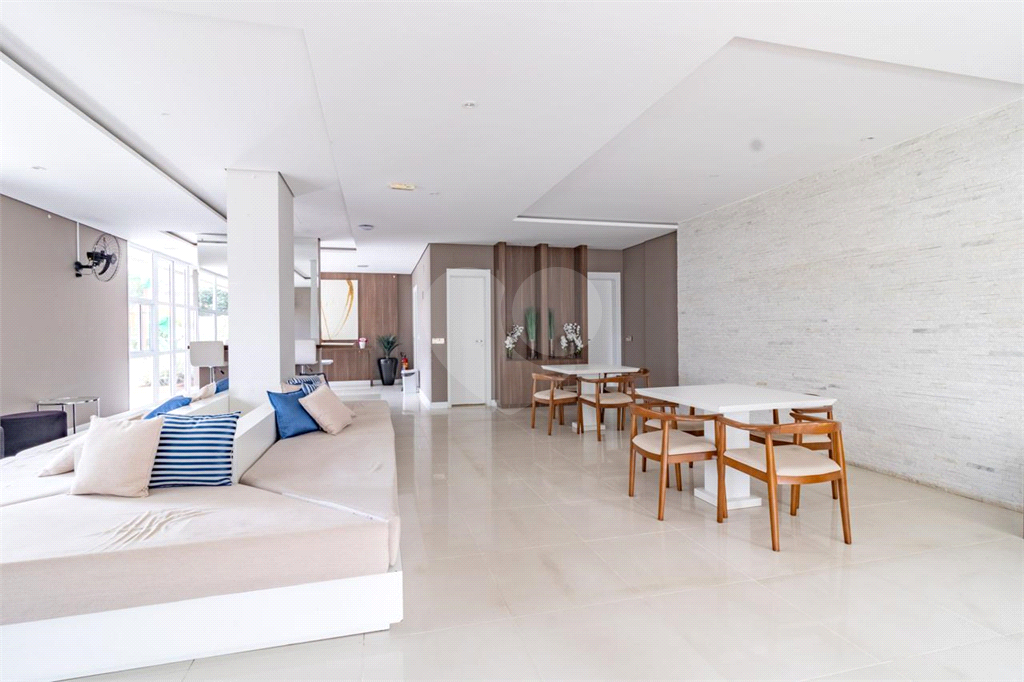 Apartamento 68m² na Aclimação – Sala Ampliada e 2 Vagas