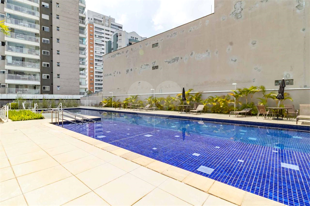 Apartamento 68m² na Aclimação – Sala Ampliada e 2 Vagas