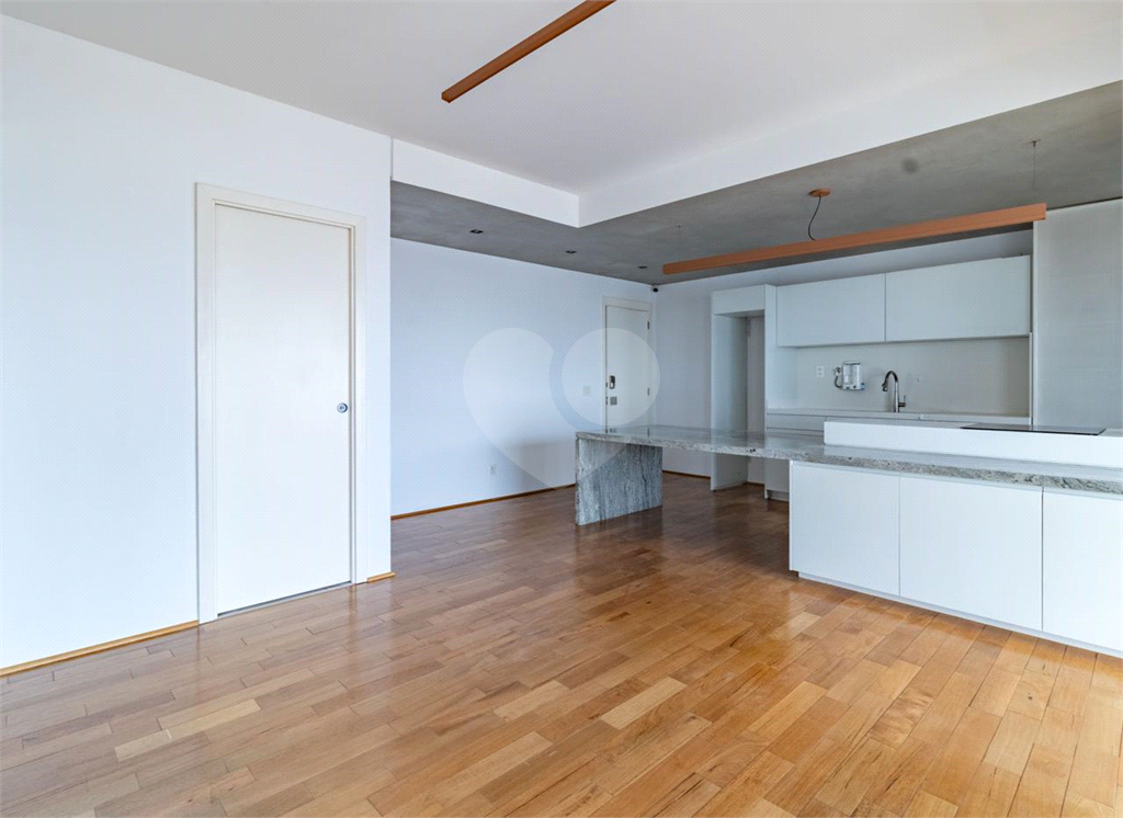 Apartamento 68m² na Aclimação – Sala Ampliada e 2 Vagas