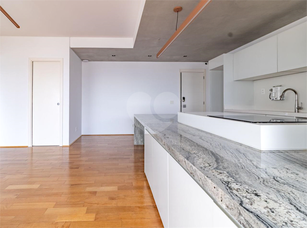 Apartamento 68m² na Aclimação – Sala Ampliada e 2 Vagas