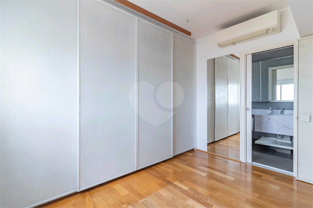 Apartamento 68m² na Aclimação – Sala Ampliada e 2 Vagas