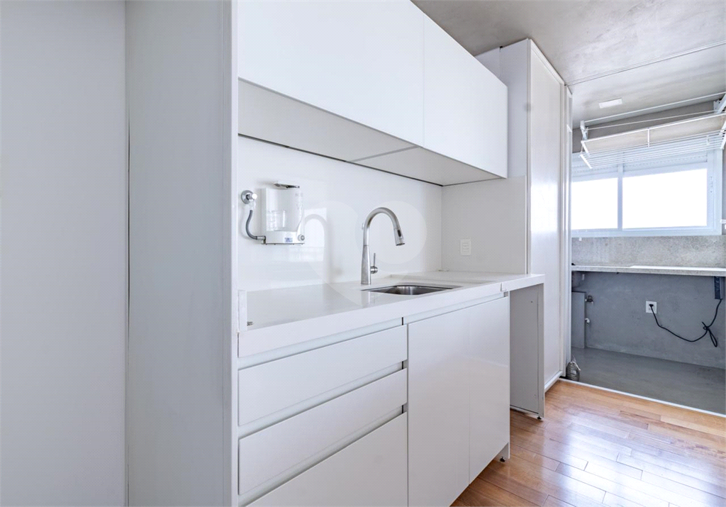 Apartamento 68m² na Aclimação – Sala Ampliada e 2 Vagas