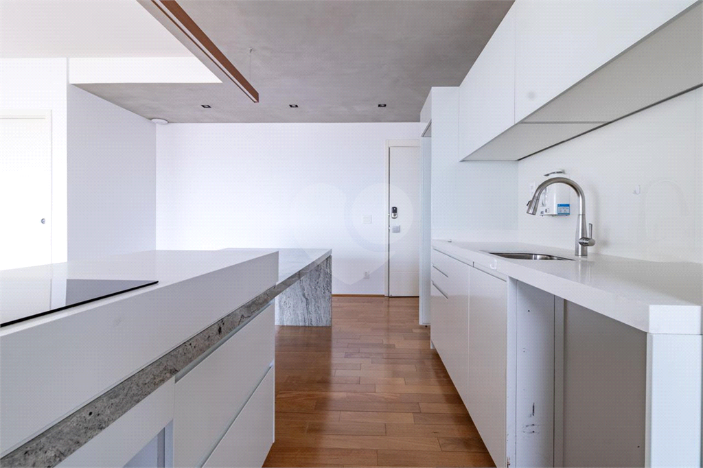 Apartamento 68m² na Aclimação – Sala Ampliada e 2 Vagas