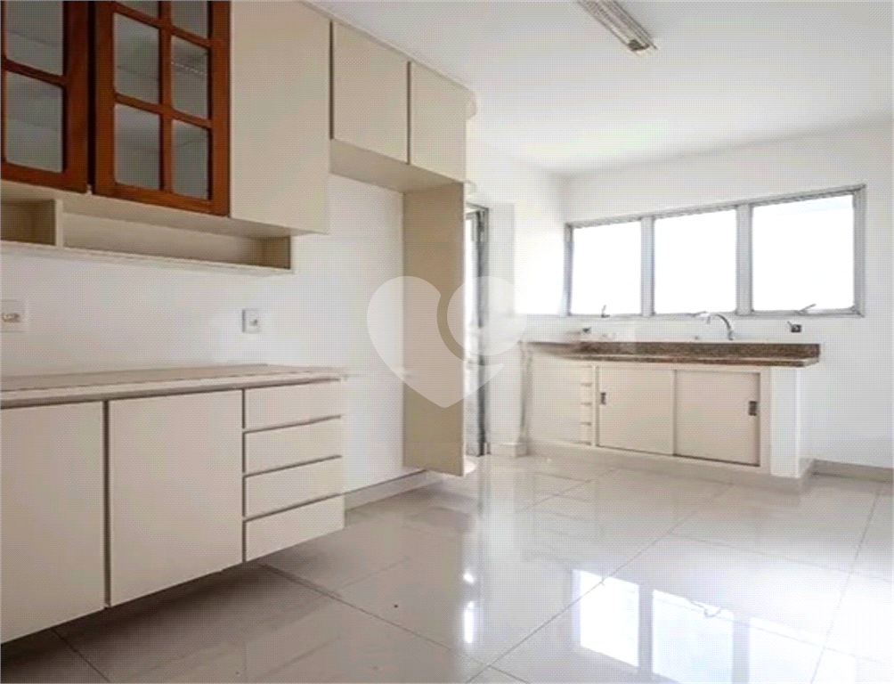 Apartamento à venda nos Jardins com 3 dormitórios e 85 m²