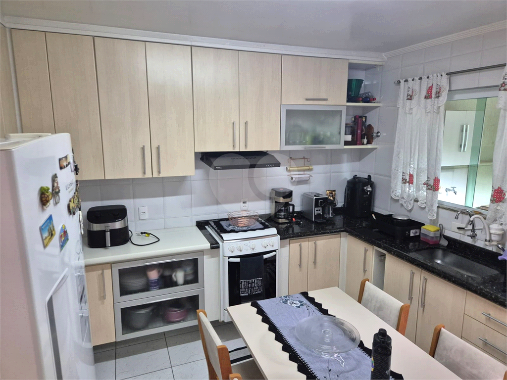 Sobrado com 2 dormitórios a venda na Vila Nivi.