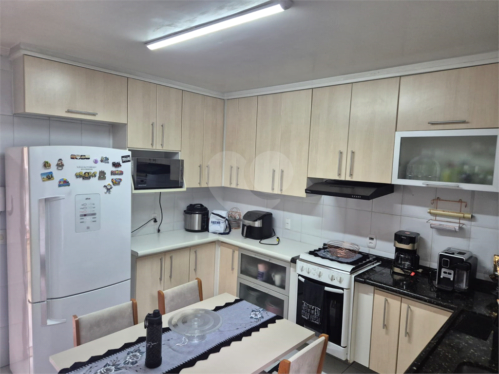 Sobrado com 2 dormitórios a venda na Vila Nivi.