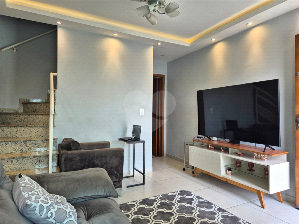 Sobrado com 2 dormitórios a venda na Vila Nivi.