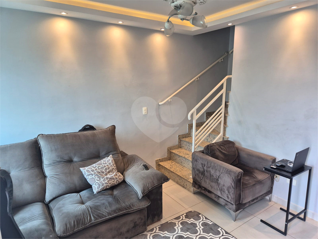 Sobrado com 2 dormitórios a venda na Vila Nivi.