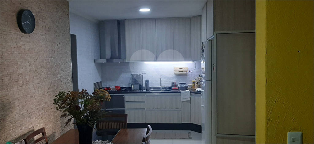 Sobrado à venda na Casa Verde Alta – São Paulo
Excelente sobrado com 120 m² de área construída, localizado a apenas 800 metros da Avenida Engenheiro Caetano Álvares, em uma região com fácil acesso a comércios, serviços e transporte público.
O imóvel co