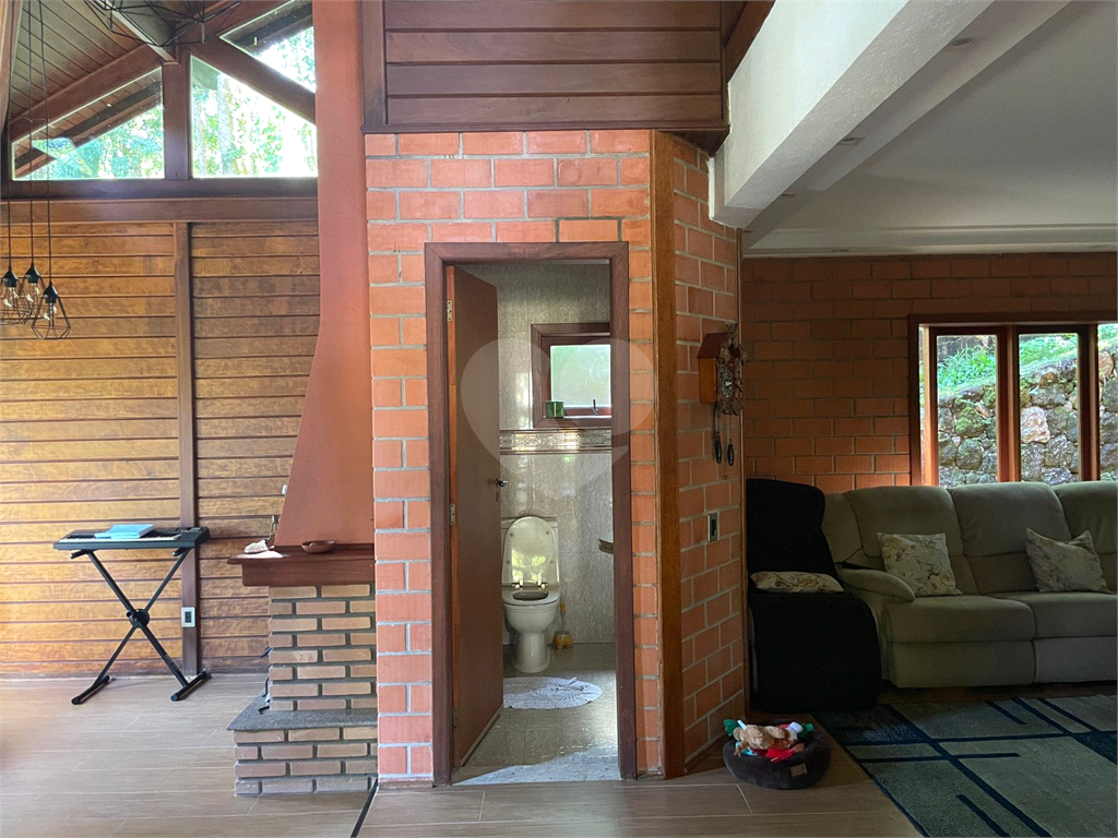 Casa à venda no Condomínio Refúgio da Serra. 3 dormitórios, 1 suíte, churrasqueira– Serra da Cantareira, Mairiporã