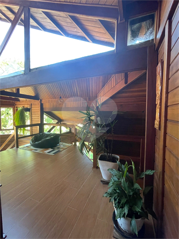 Casa à venda no Condomínio Refúgio da Serra. 3 dormitórios, 1 suíte, churrasqueira– Serra da Cantareira, Mairiporã