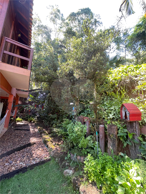 Casa à venda no Condomínio Refúgio da Serra. 3 dormitórios, 1 suíte, churrasqueira– Serra da Cantareira, Mairiporã