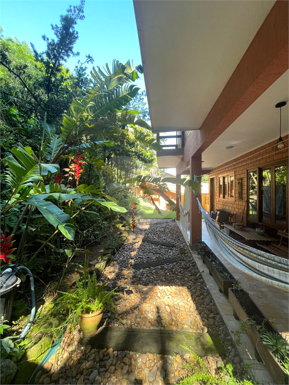 Casa à venda no Condomínio Refúgio da Serra. 3 dormitórios, 1 suíte, churrasqueira– Serra da Cantareira, Mairiporã