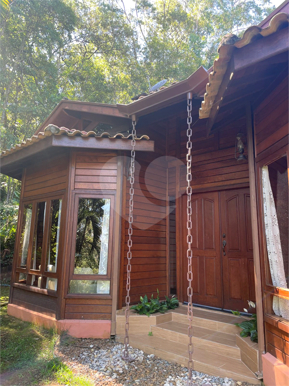 Casa à venda no Condomínio Refúgio da Serra. 3 dormitórios, 1 suíte, churrasqueira– Serra da Cantareira, Mairiporã